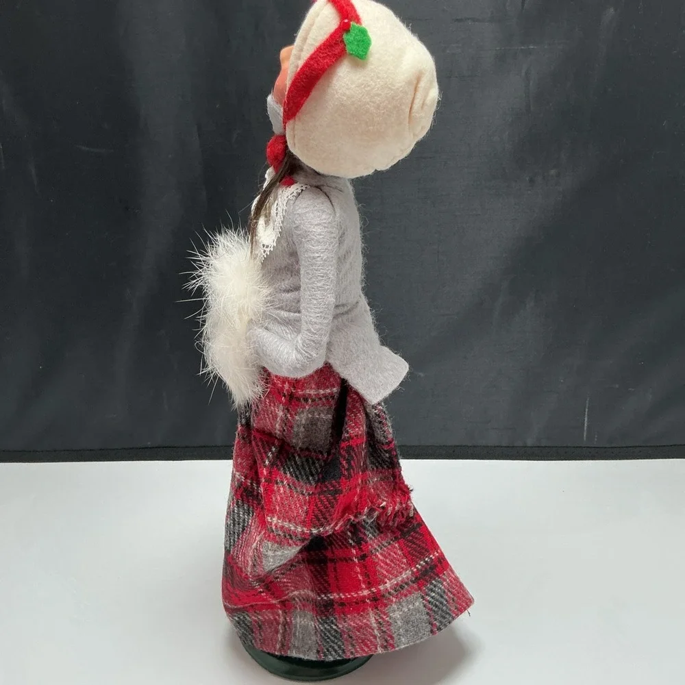 Byers Choice 1995 Limited Edition 34/100 Girl White Fur Muff Plaid Skirt RARE